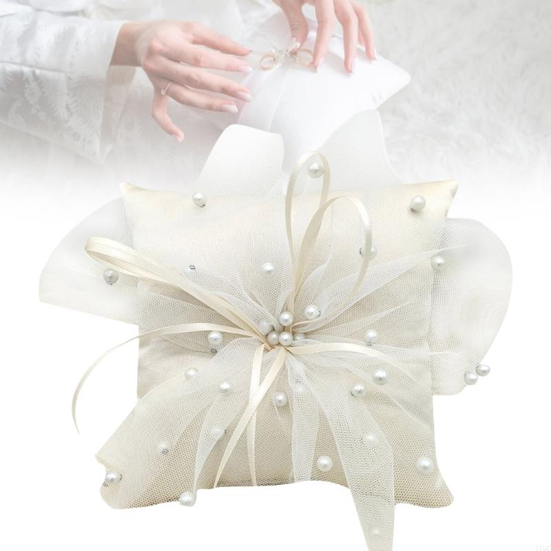 Ring Bearer Pillow - وسادة حامل حلقات بيضاء مصنوعة يدويًا