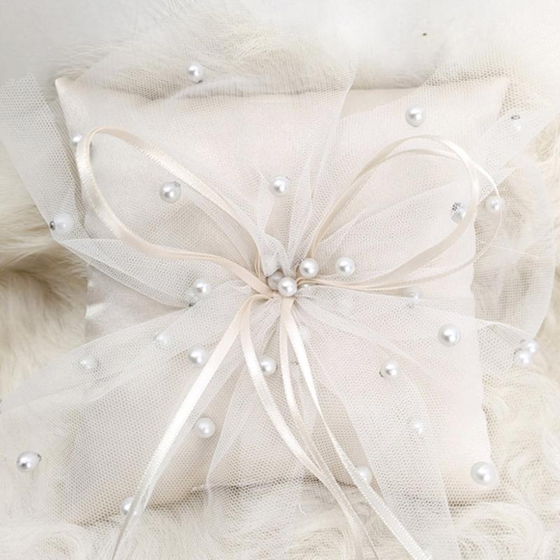 وسادة حامل حلقات بيضاء مصنوعة  - مراجعة Ring Bearer Pillow وسعره