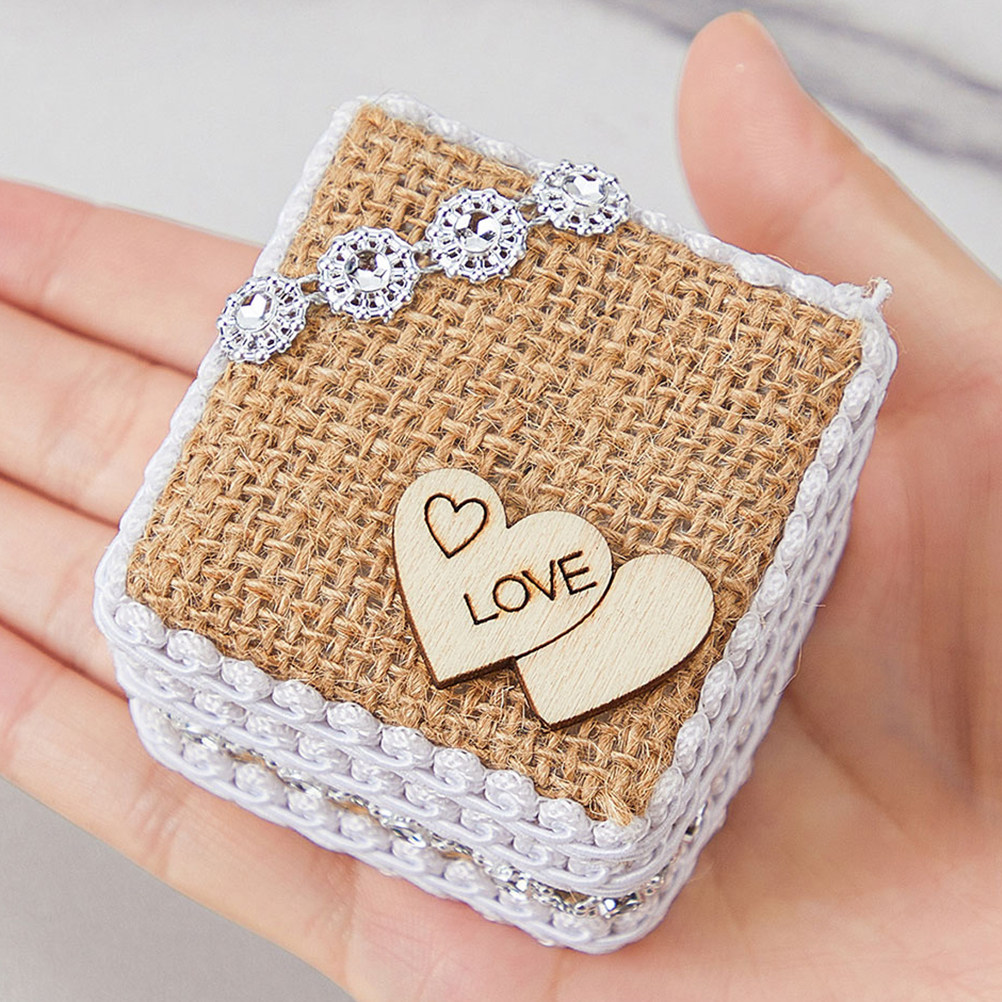 صندوق خاتم زفاف صغير بتصميم ري - مراجعة Ring Bearer Pillow وسعره