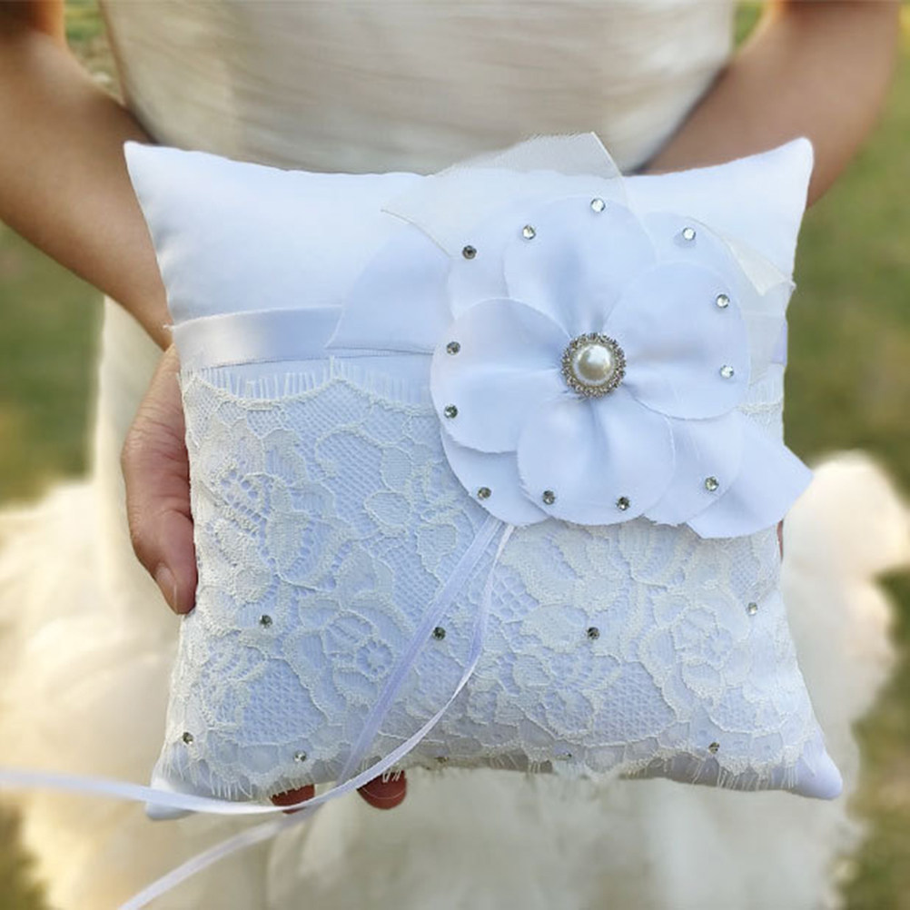 وسادة خاتم الزفاف مزينة بالدان - مراجعة Ring Bearer Pillow وسعره
