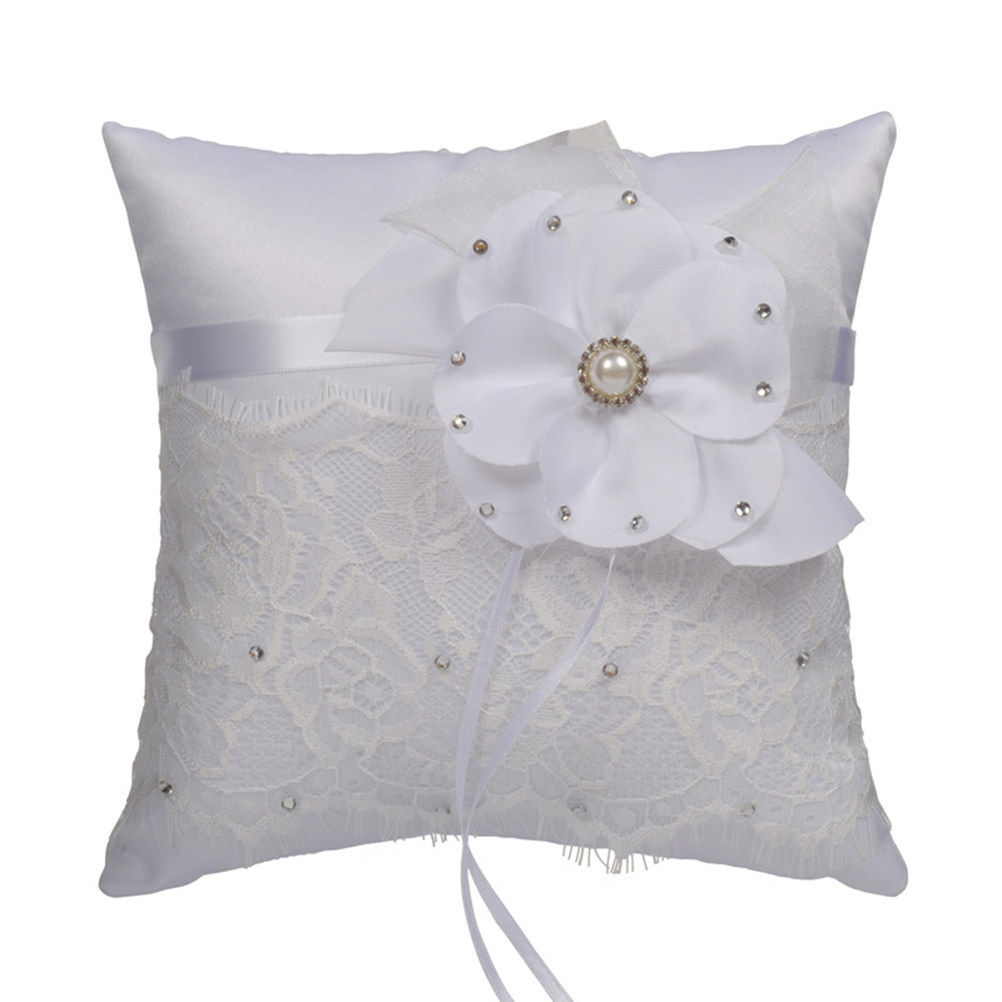 وسادة خاتم الزفاف مزينة بالدان - مراجعة Ring Bearer Pillow وسعره